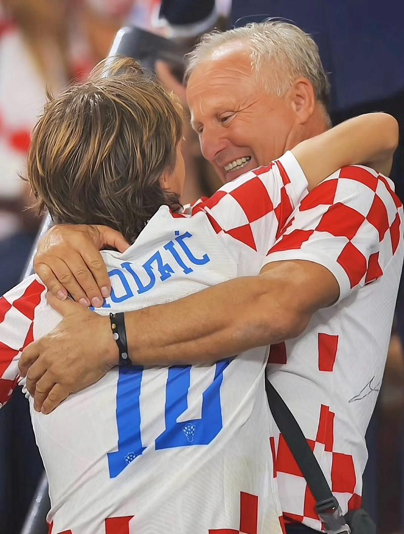 踢球者评德甲第11轮最佳阵容：卡尔、奥利塞、于帕、拜尔入选