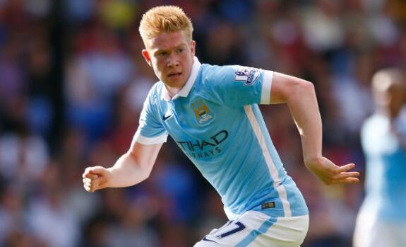 成都蓉城教练组现场观战中韩战，徐正源、金亨镒在场