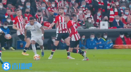 奥莱报：迪马利亚壁画遭到涂污，青训教练指责罗萨里奥球迷